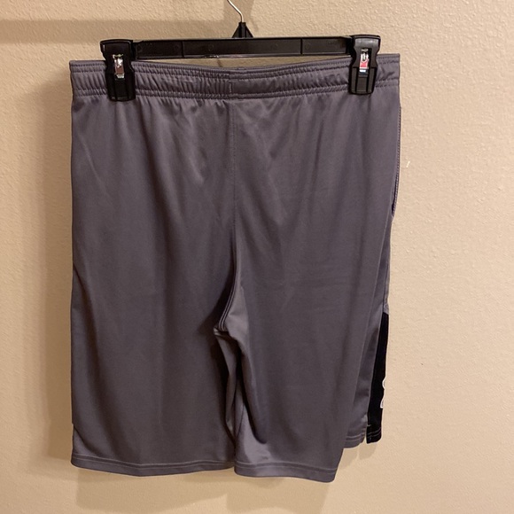 Gray/black Under Armour shorts - Picture 2 of 3